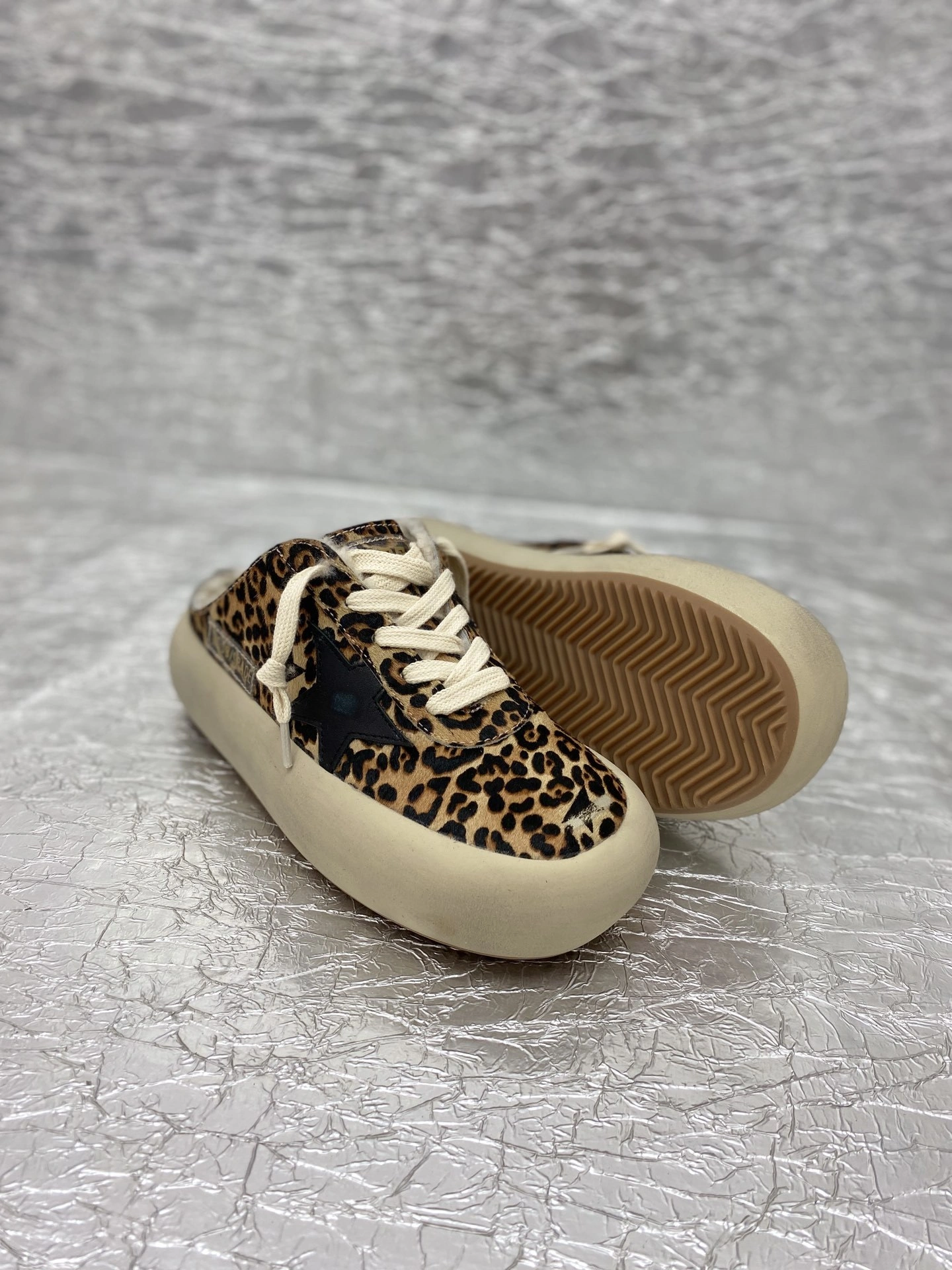 OOBB-- 6642 GWF00349.F003000.81472 Space cowhide item:E-X362J2909T